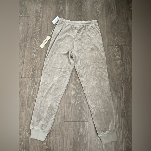 Fear of God Essentials Women's Velour Pant Desert Taupe - Picture 2 of 7